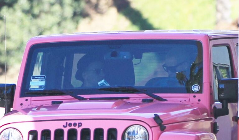 Amber Rose Her Pink Jeep Driving Around Los Angeles (7 photos)