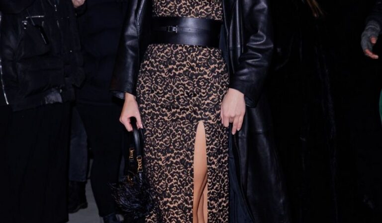 Amelia Hamlin Arrives Michael Kors Fashion Show New York (4 photos)