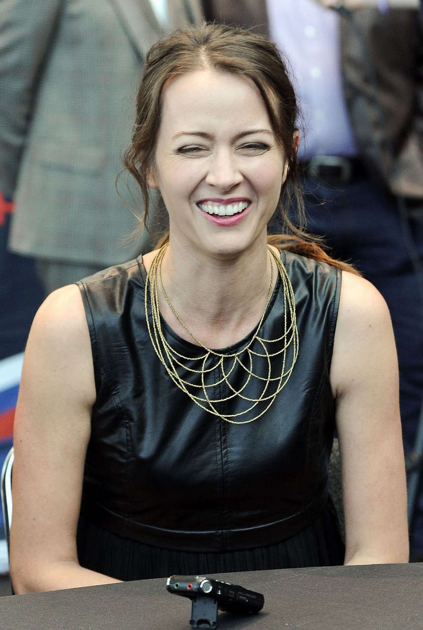 Amy Acker Persons Interest Press Conference Comic Con New York