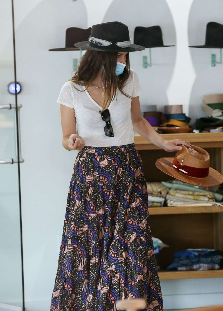 Ana De Armas Ben Affleck Out Shopping Venice Beach