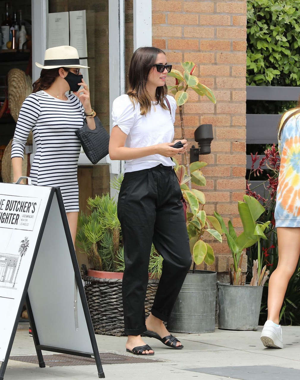 Ana De Armas Out For Lunch With Friends Los Angeles