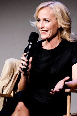 Andersondaily Gillian Anderson Attends Meet