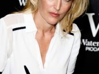 Andersondaily Gillian Anderson Meets Fans And