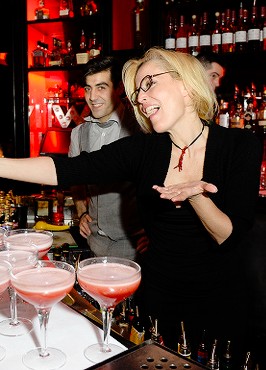 Andersondaily Gillian Anderson Serves Cocktails