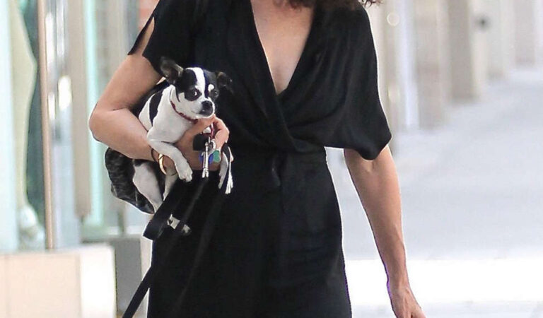 Andie Macdowell Out About Los Angeles (10 photos)