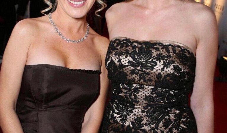 Angela Kinsey And Jenna Fischer Hot (1 photo)