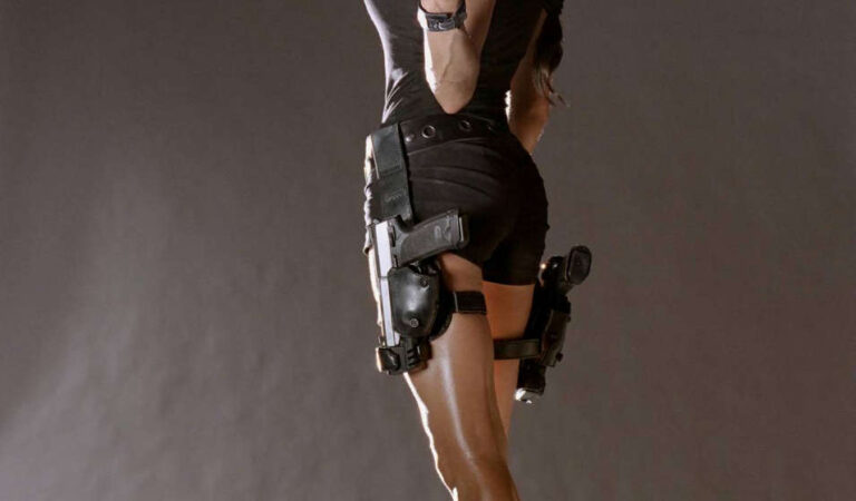 Angelina Jolie As Lara Croft (2 photos)