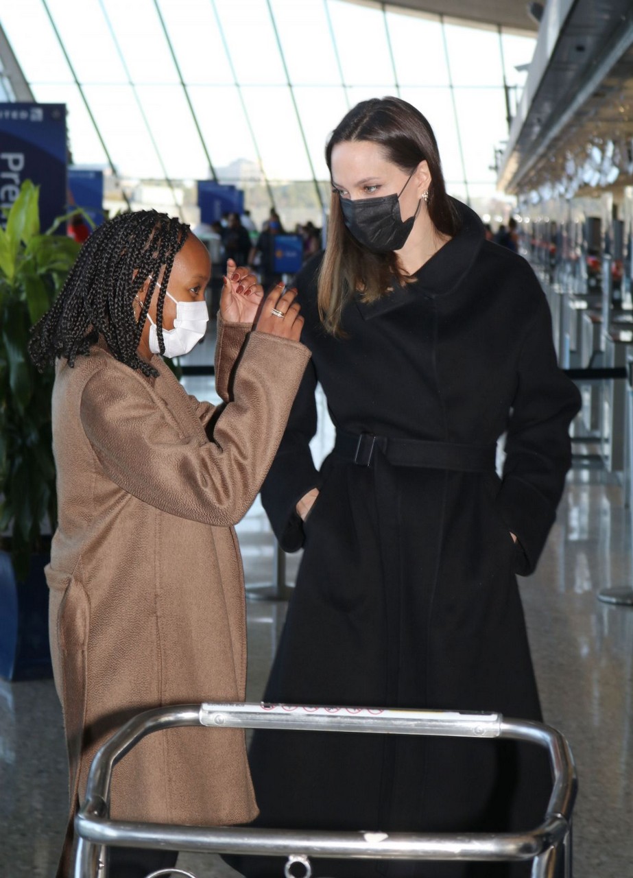 Angelina Jolie Daughter Zahara Jolie Pitt Arrives Washington Dc