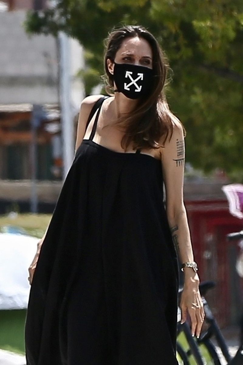 Angelina Jolie Out About Los Feliz