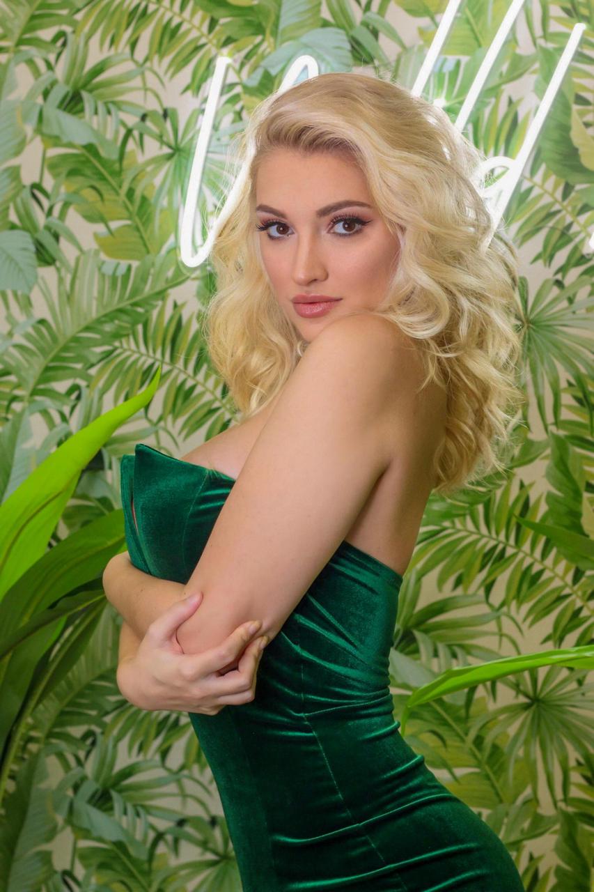 Anna Faith Hot