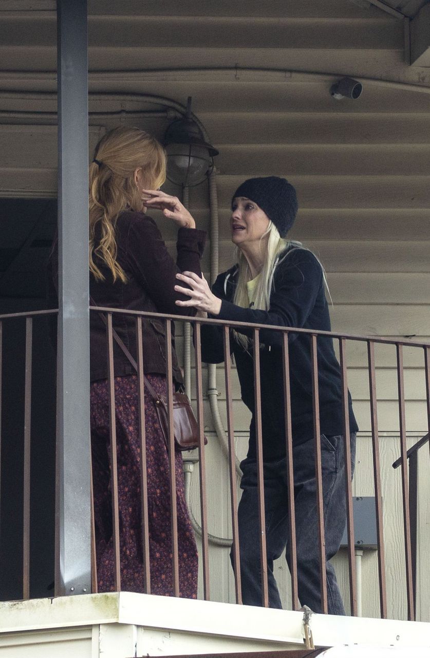 Anna Faris And Toni Collette On Set Of Estate New Orleans