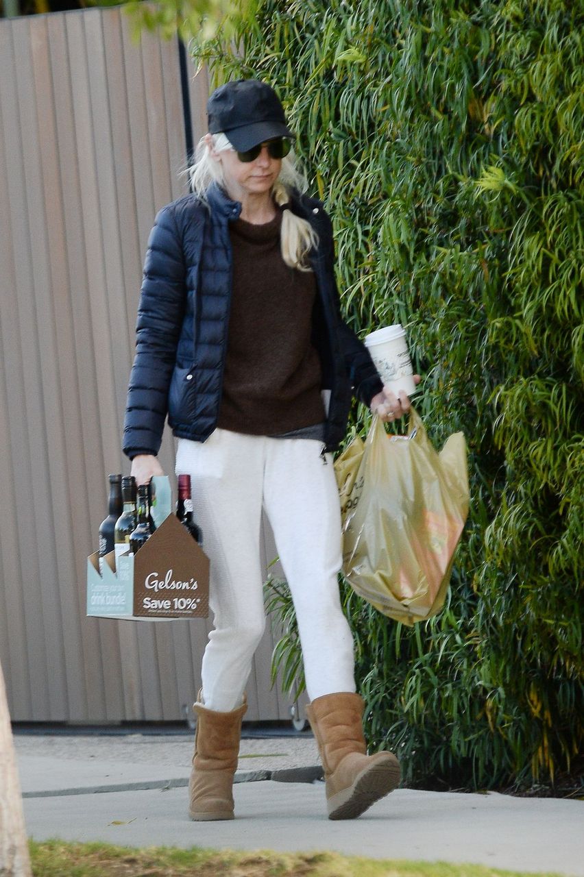 Anna Faris Out And About Los Angeles