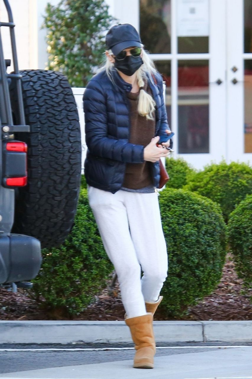 Anna Faris Out For Breakfast Alfred Coffee Palisades