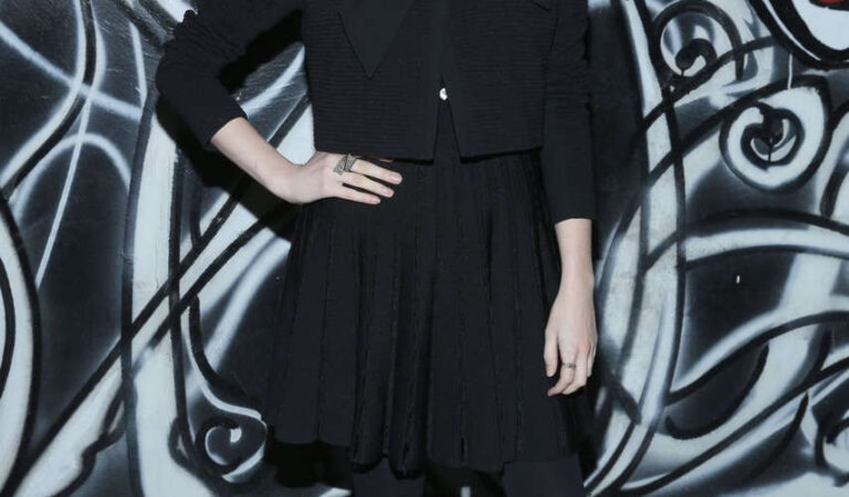 Anna Kendrick Alice Olivias Fashion Show New York (2 photos)