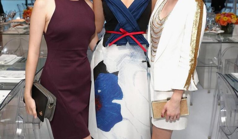 Anna Kendrick Emmy Rossum And Emma Roberts Hot (3 photos)