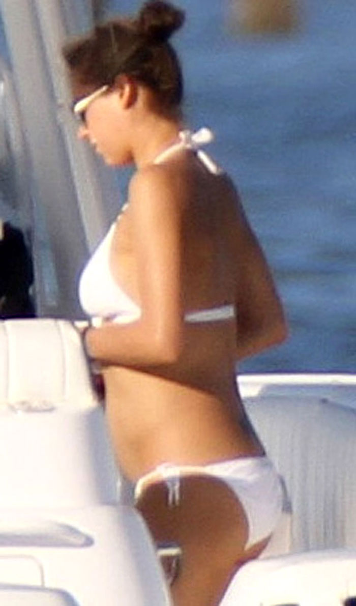 Anna Kournikova Bikini Candid Miami