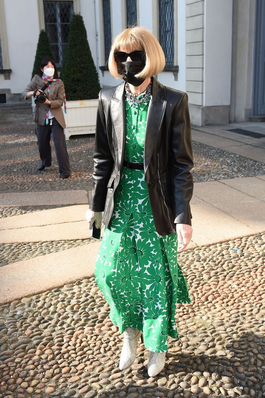 Anna Wintour Out Milan Fashion Week