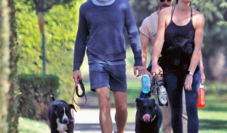 Annabelle Wallis Out For Dog Walk Los Angeles (2 photos)
