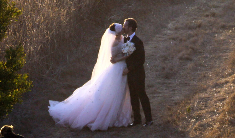 Anne Hathaway Adam Shulman Get Married Private Residence Big Sur California (69 photos)