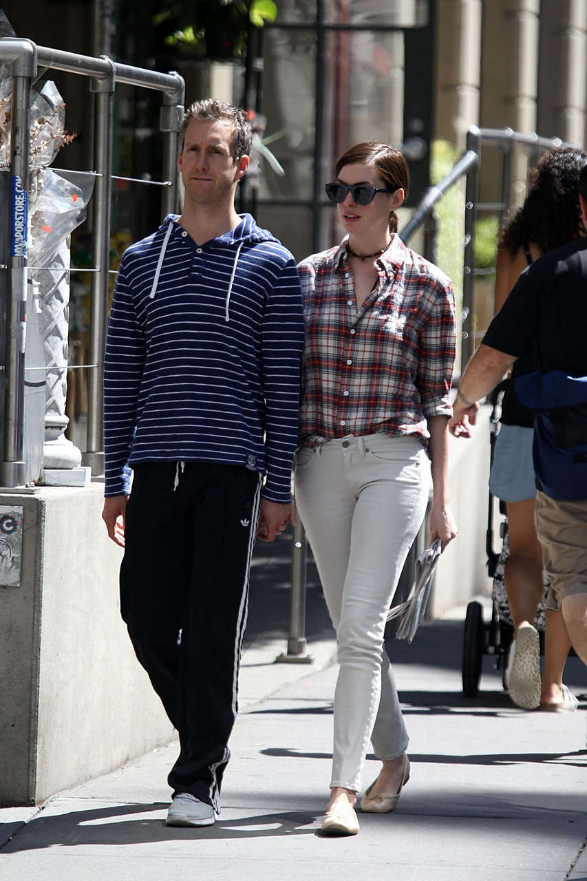 Anne Hathaway Adam Shulman Out About New York