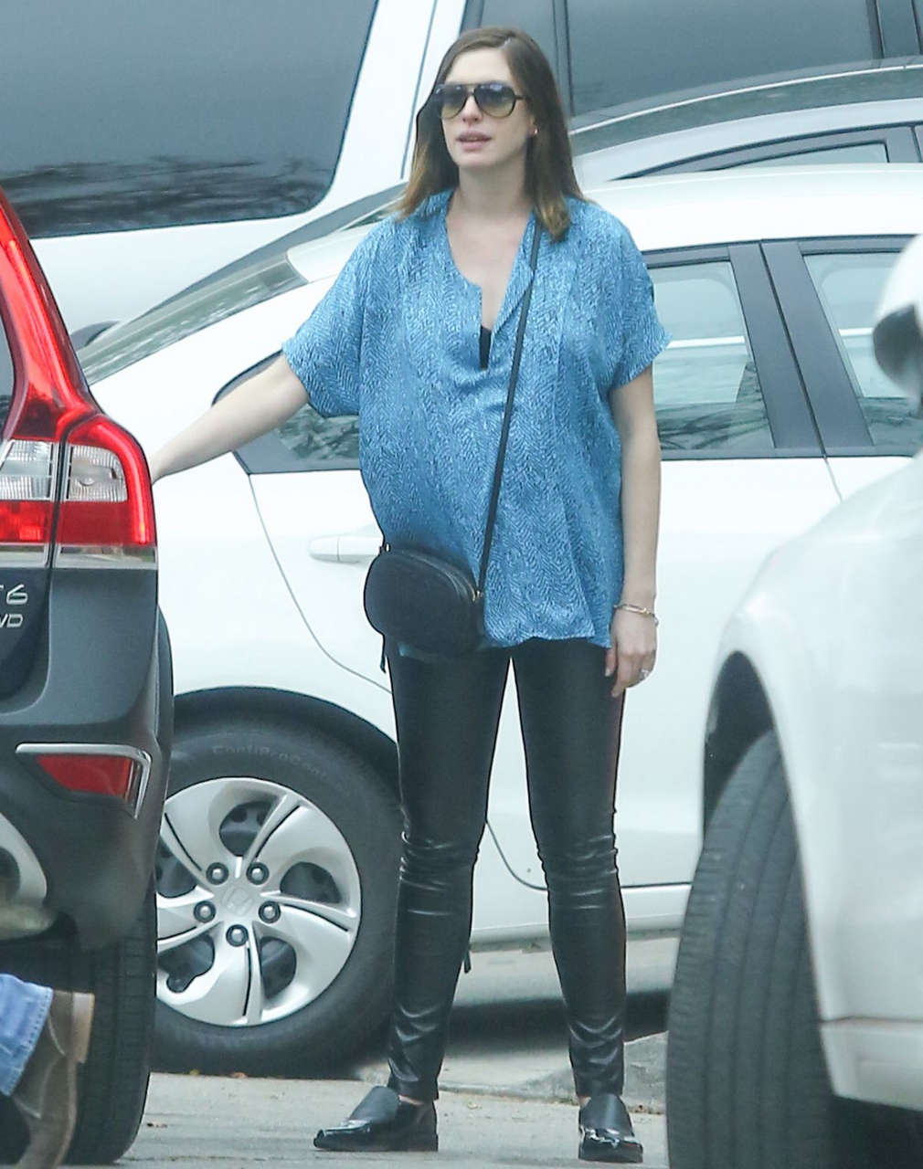Anne Hathaway Arrives Her Baby Shower Hollywood