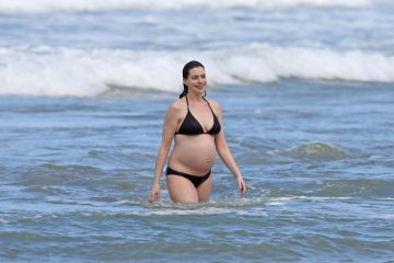 Anne Hathaway Bikini