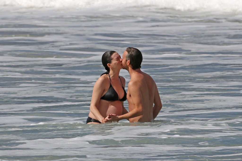 Anne Hathaway Bikini