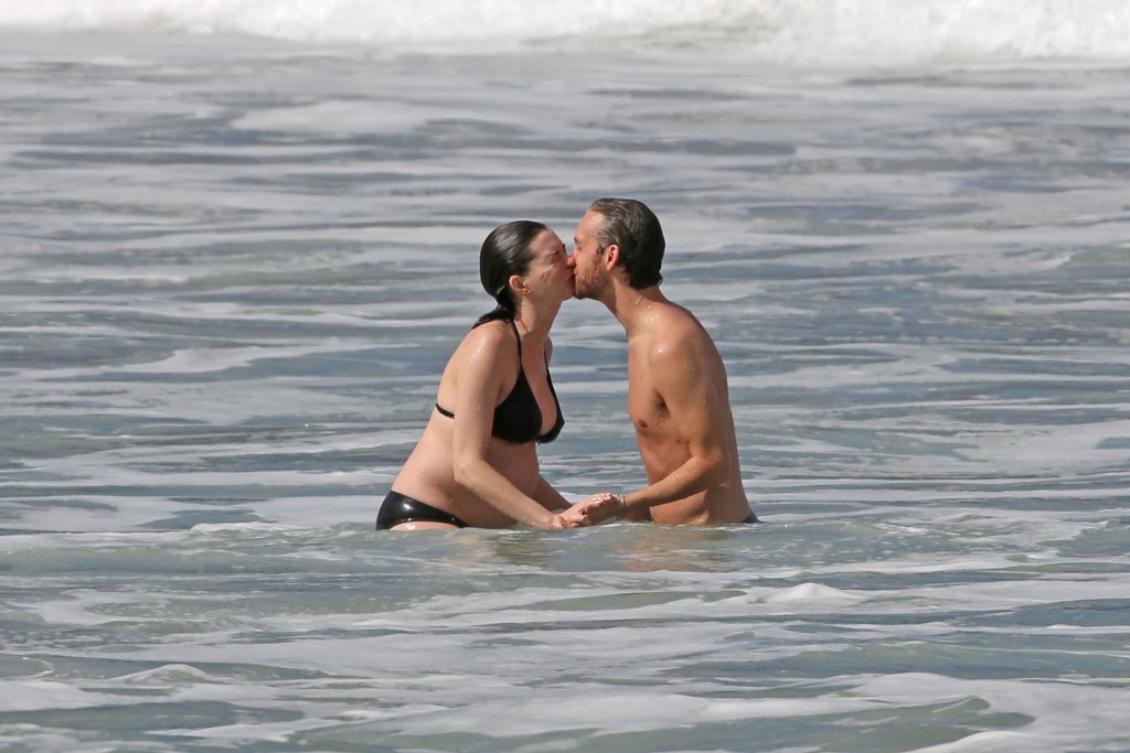 Anne Hathaway Bikini