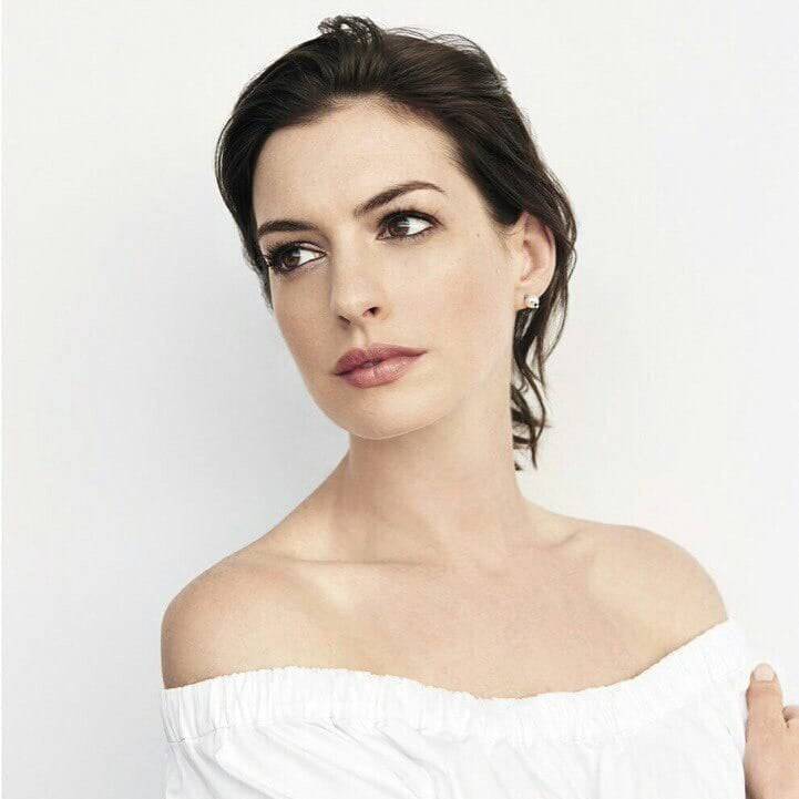 Anne Hathaway Hot
