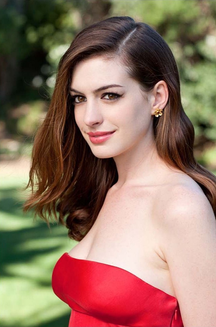 Anne Hathaway Hot