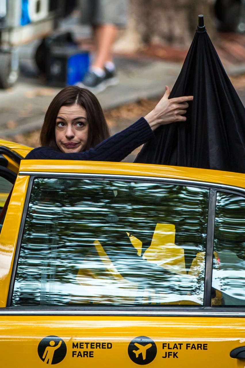 Anne Hathaway Intern Set New York