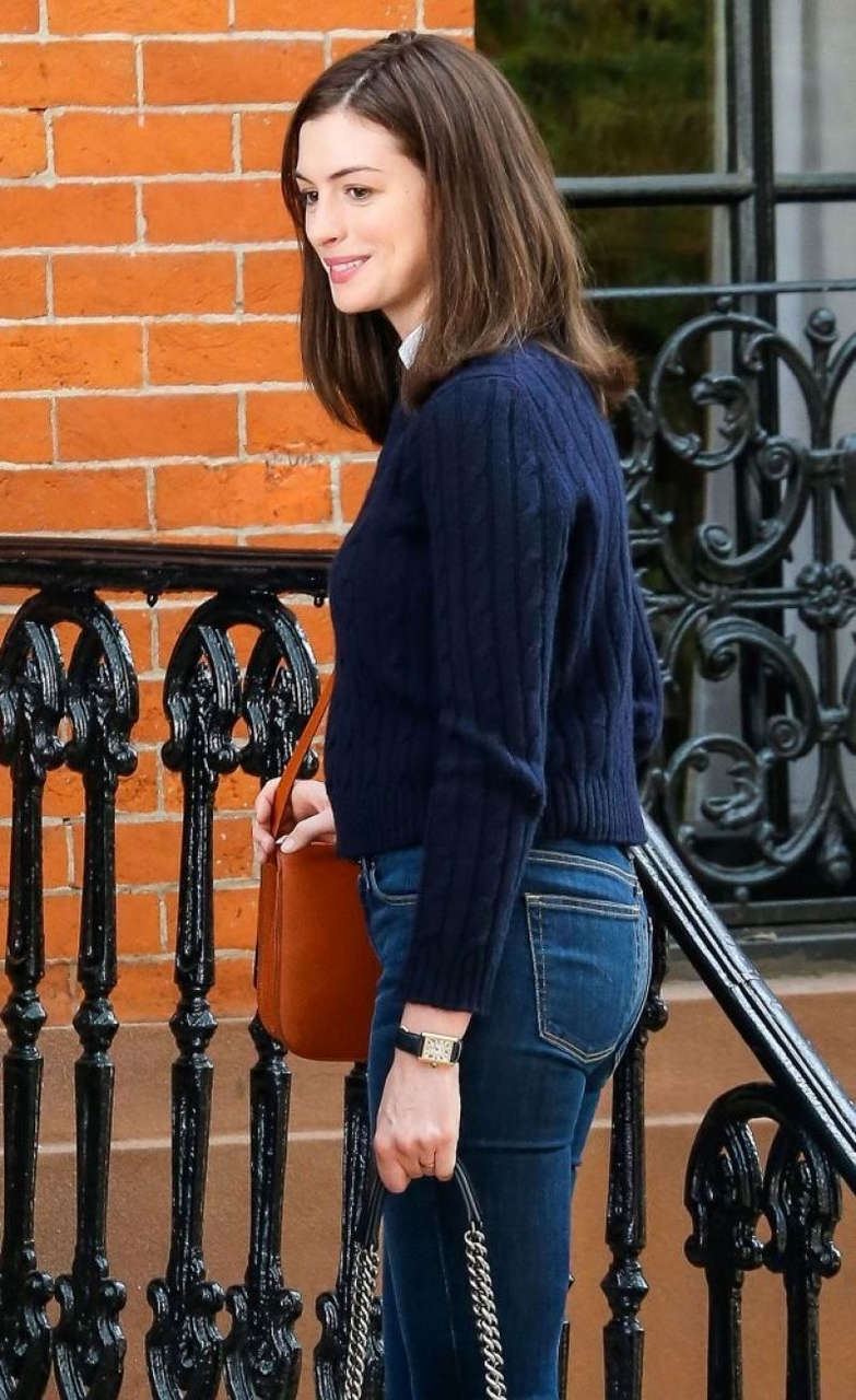 Anne Hathaway Jeans Set Intern