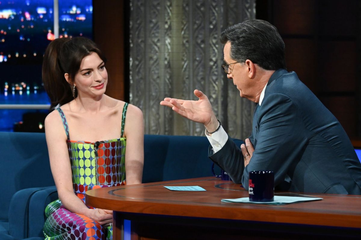 Anne Hathaway Late Show With Stephen Colbert New York