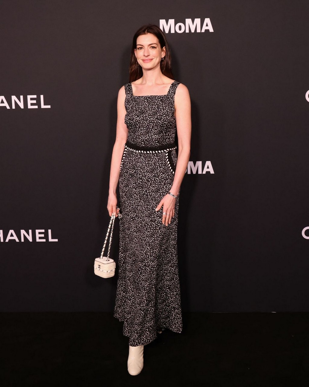Anne Hathaway Moma Film Benefit Presented By Chanel Honoring Penelope Cruz New York