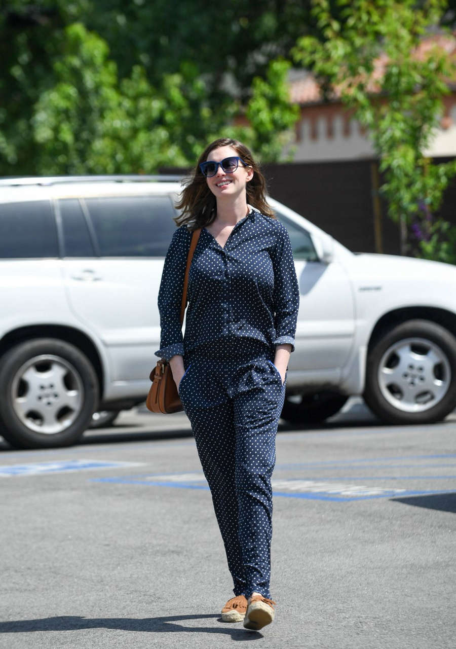 Anne Hathaway Out About Los Angeles