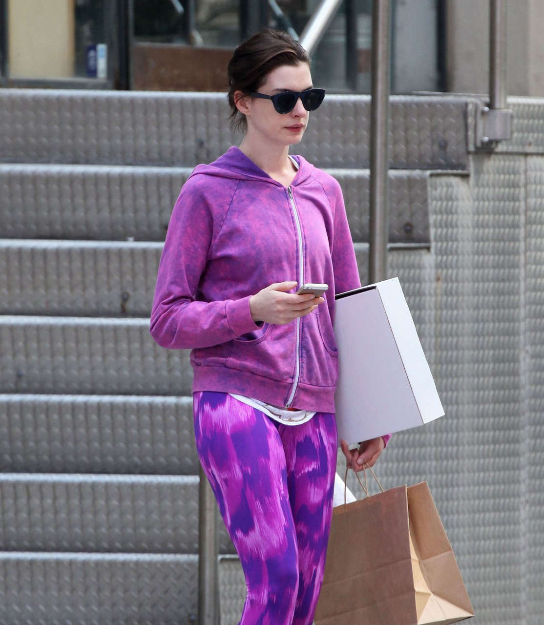 Anne Hathaway Out About New York