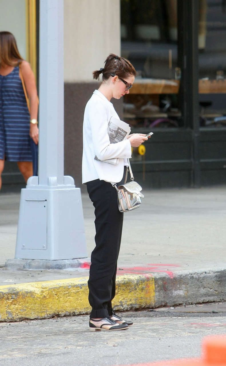 Anne Hathaway Out About New York
