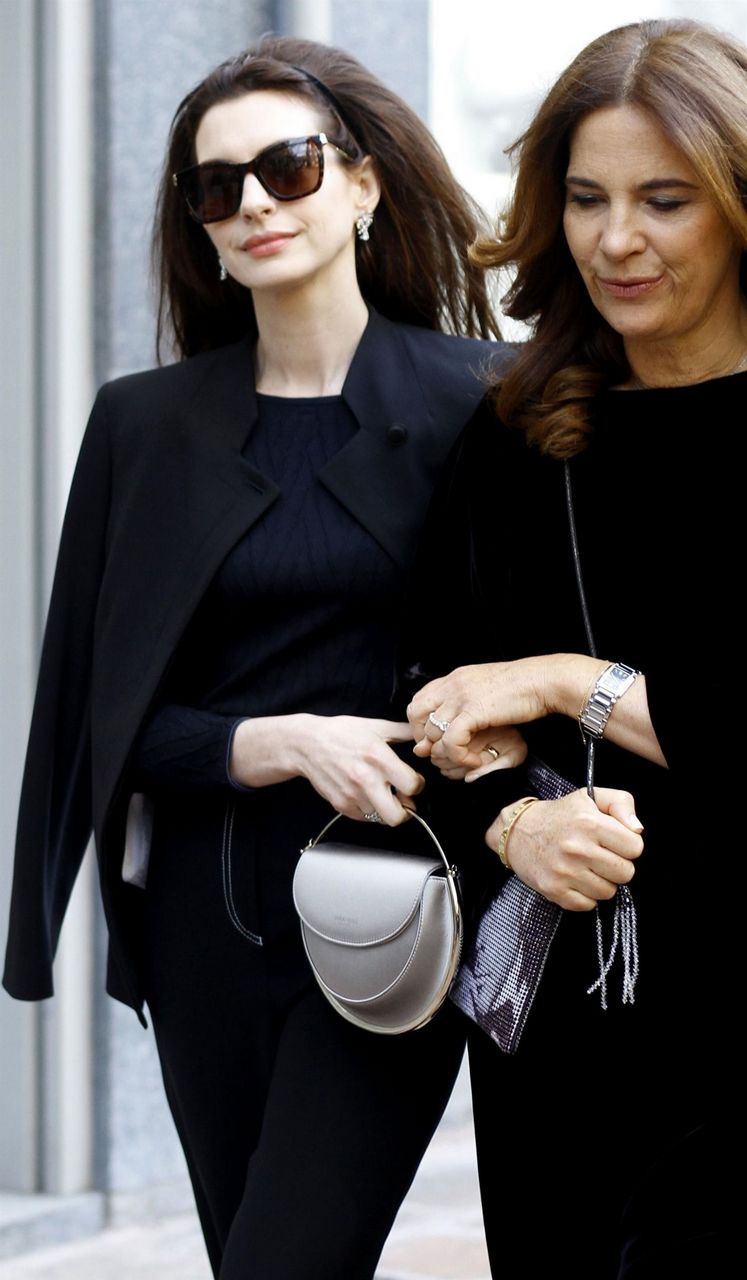Anne Hathaway Out Milan Fashion Week