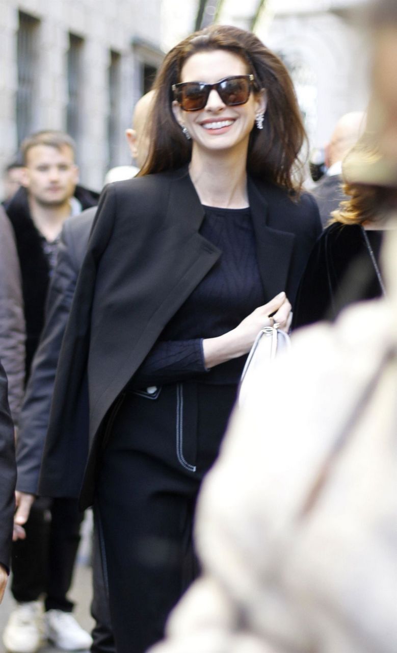 Anne Hathaway Out Milan Fashion Week