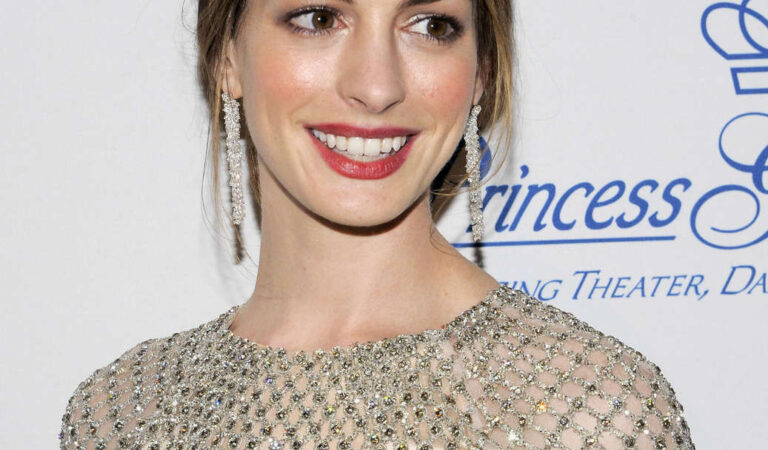 Anne Hathaway Princess Grace Awards Gala (10 photos)