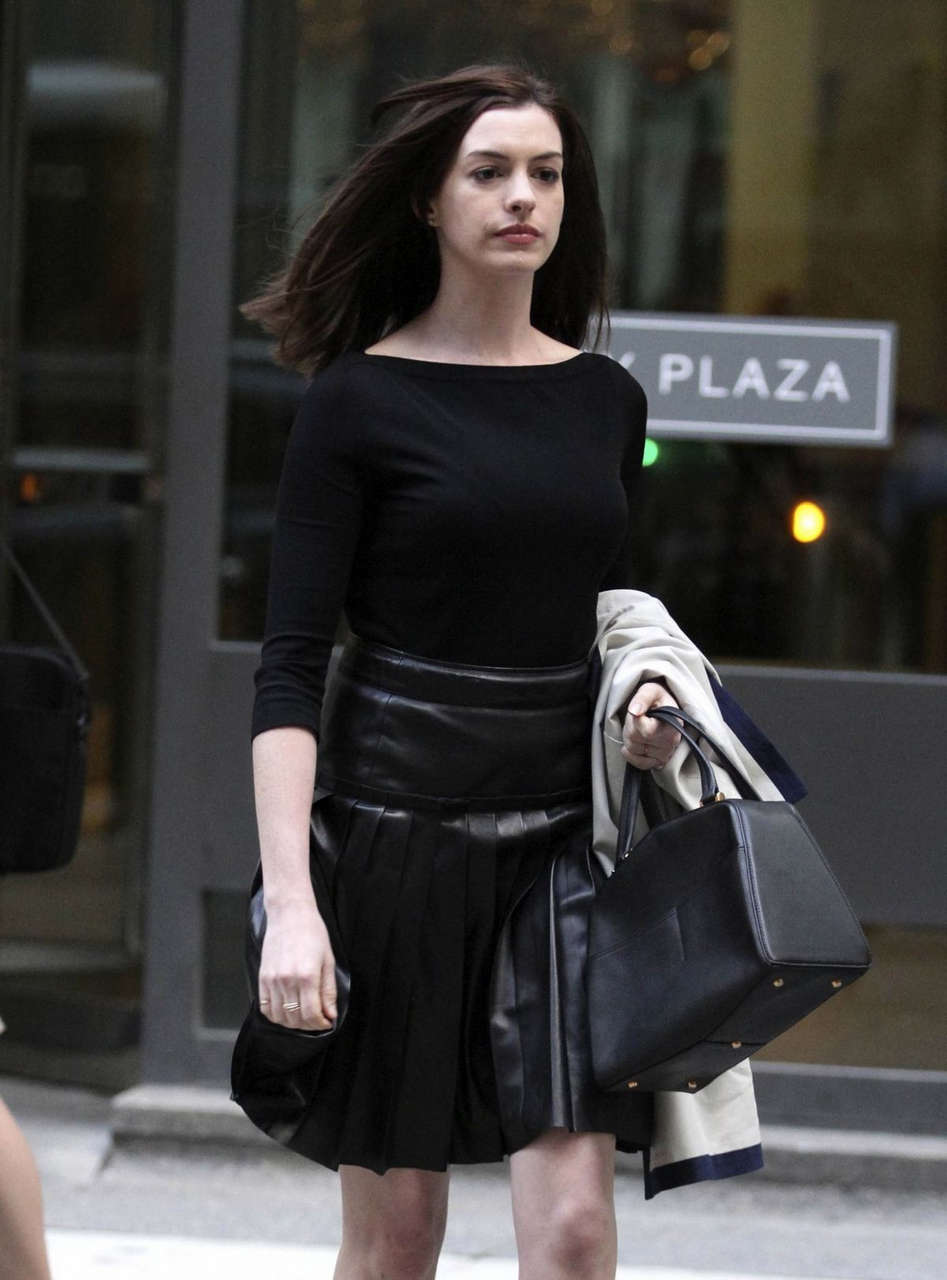 Anne Hathaway Set Intern New York