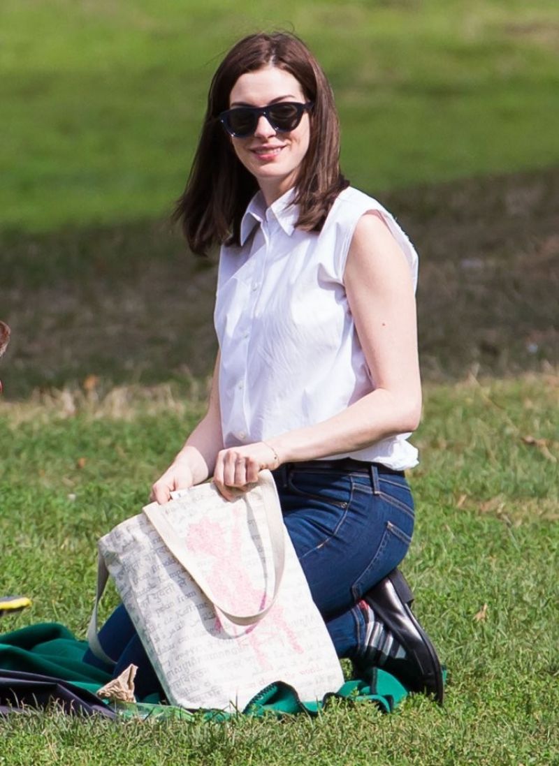 Anne Hathaway Th Intern Set New York