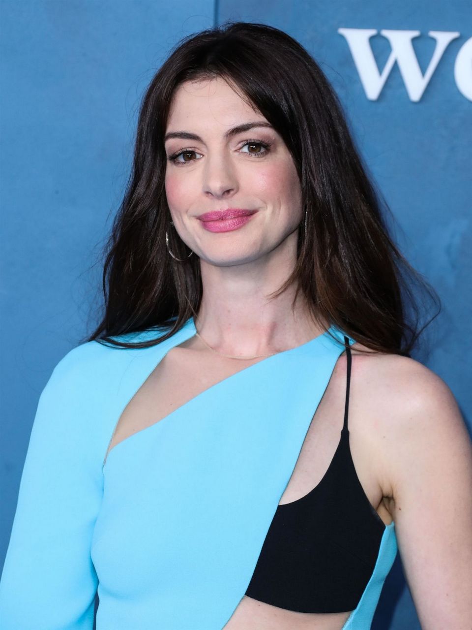 Anne Hathaway Wecrashed Global Premiere Los Angeles