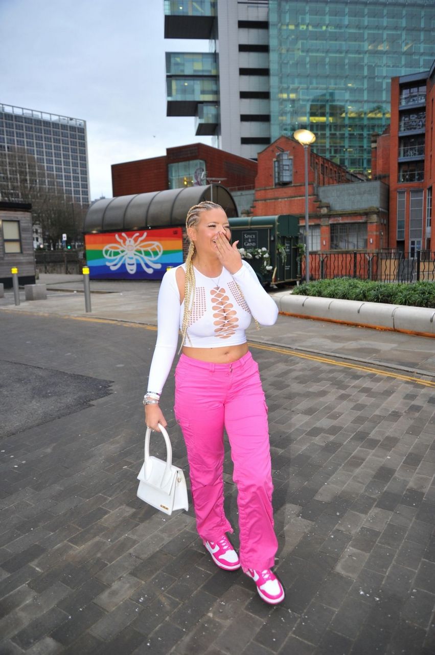 Apollonia Llewellyn Out Manchester