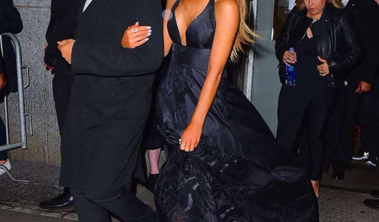 Ariana Grande Leaves Delete Blood Cancer Dkms Gala New York (15 photos)