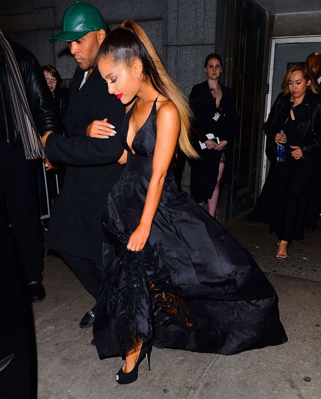 Ariana Grande Leaves Delete Blood Cancer Dkms Gala New York