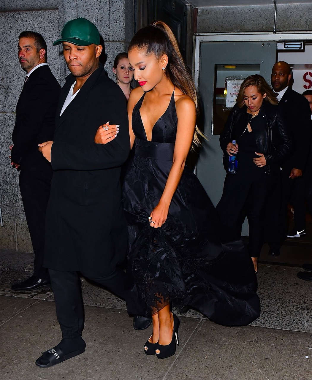 Ariana Grande Leaves Delete Blood Cancer Dkms Gala New York