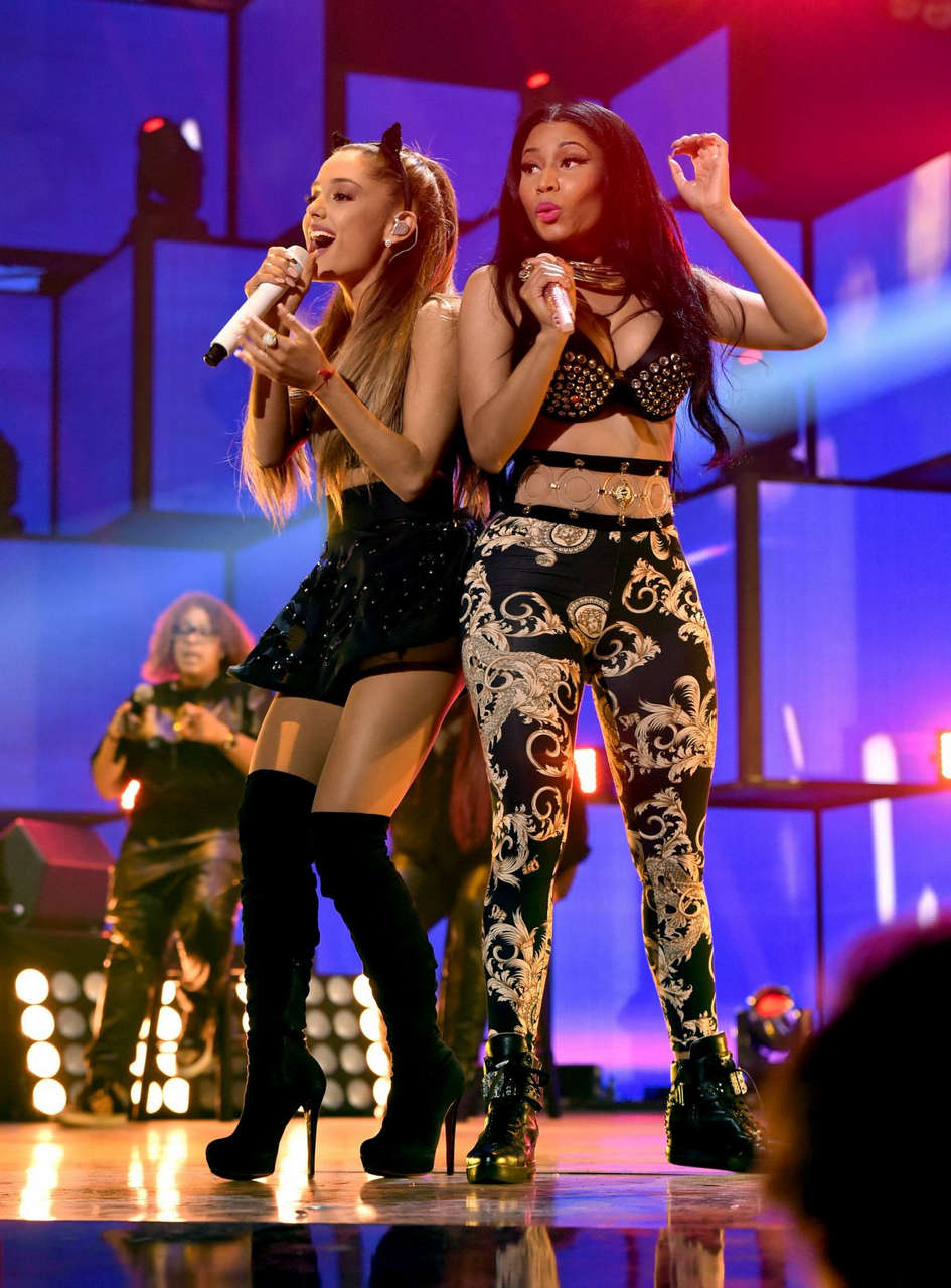 Ariana Grande Nicki Minaj Performs 2014 Iheartradio Music Festival Las Vegas