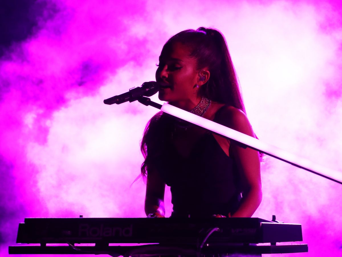 Ariana Grande Performs 2016 Billboard Music Awards Las Vegas