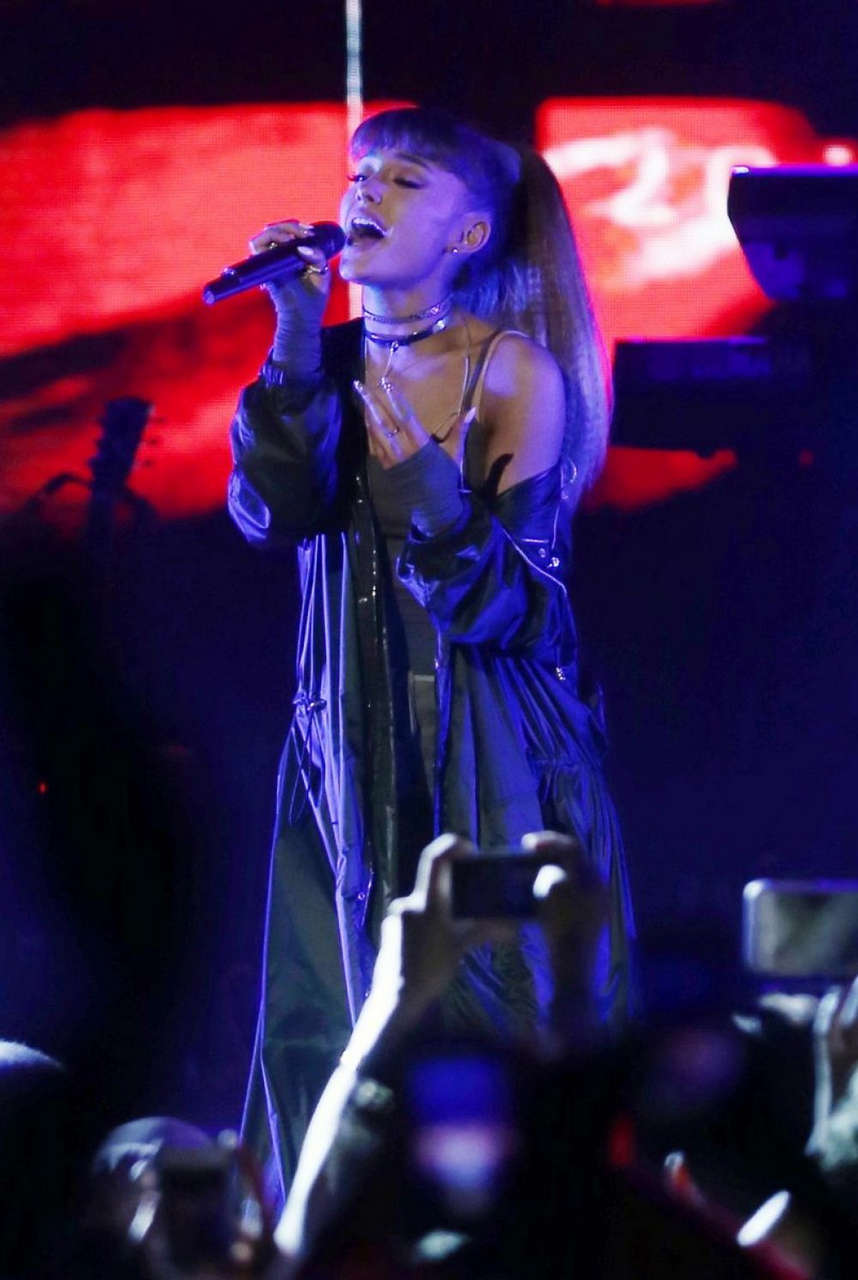 Ariana Grande Performs Billboard Hot 100 Music Festival